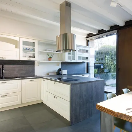 Industrial Loft - Garage-netflix-wifi Apartment Brescia